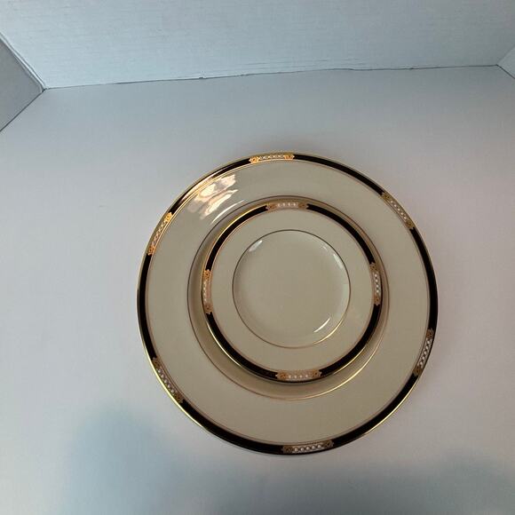 Lenox Hancock Presidential Gold Dinner & Bread Plate Set - Picture 5 of 9